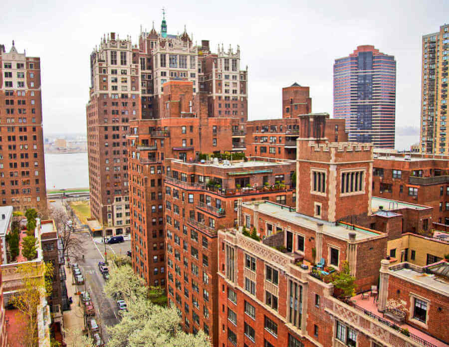 new york city brownstones manhat Moving to New York? Here Are Some Things You Should Know
